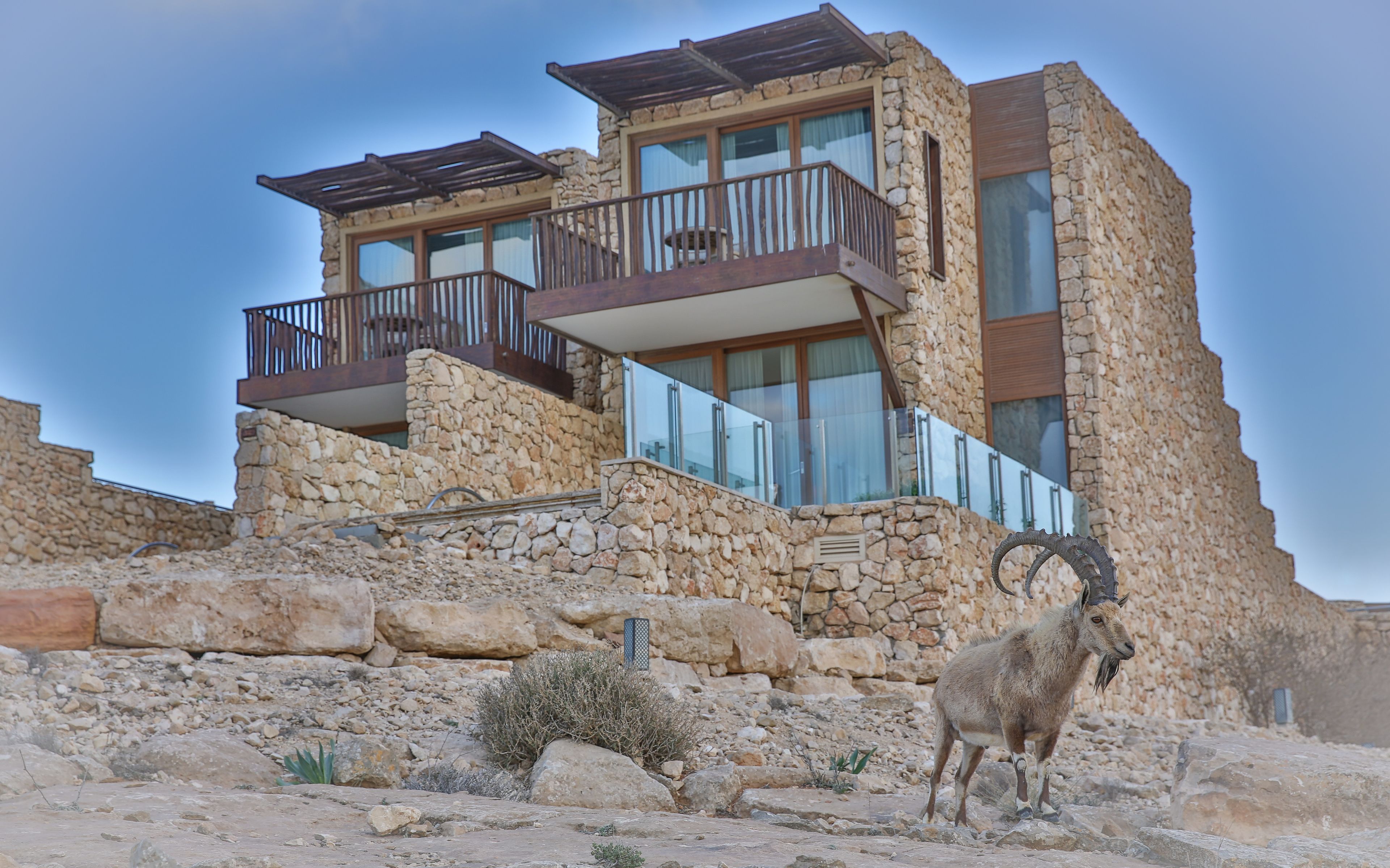 crater room with balcony | 1 bedroom, minibar, in-room safe, desk