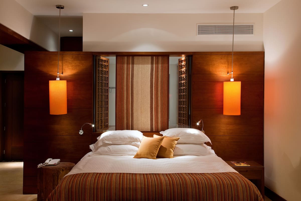 beresheet garden room | 1 bedroom, minibar, in-room safe, desk