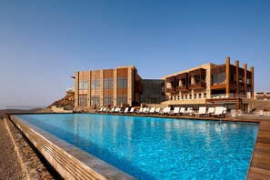 Kolam renang tertutup, kolam renang terbuka bermusim, payung kolam 