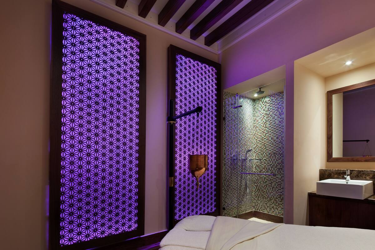 couples treatment room(s), sauna, hot tub, turkish bath/hammam