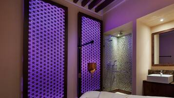 Espace de soins pour les couples, sauna, bain Ă remous, hammam