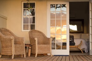 Superior Pool Facing | Terraza o patio