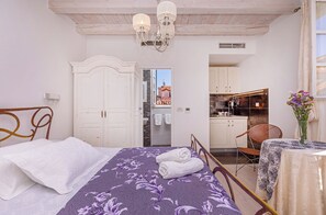 Habitació estàndard | Matalassos amb encoixinament addicional i escriptori 