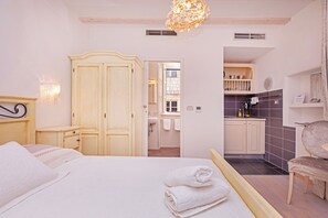 studio appartement voor 2 personen | Pillowtop-bedden, een bureau, geluiddichte muren, gratis wifi