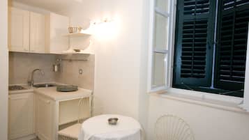Studio Apartment for 2 people | In-room dining