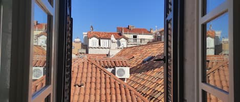 Surmatelas, bureau, chambres insonorisées, Wi-Fi gratuit