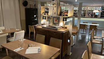 Spécialités Cuisine locale et internationale