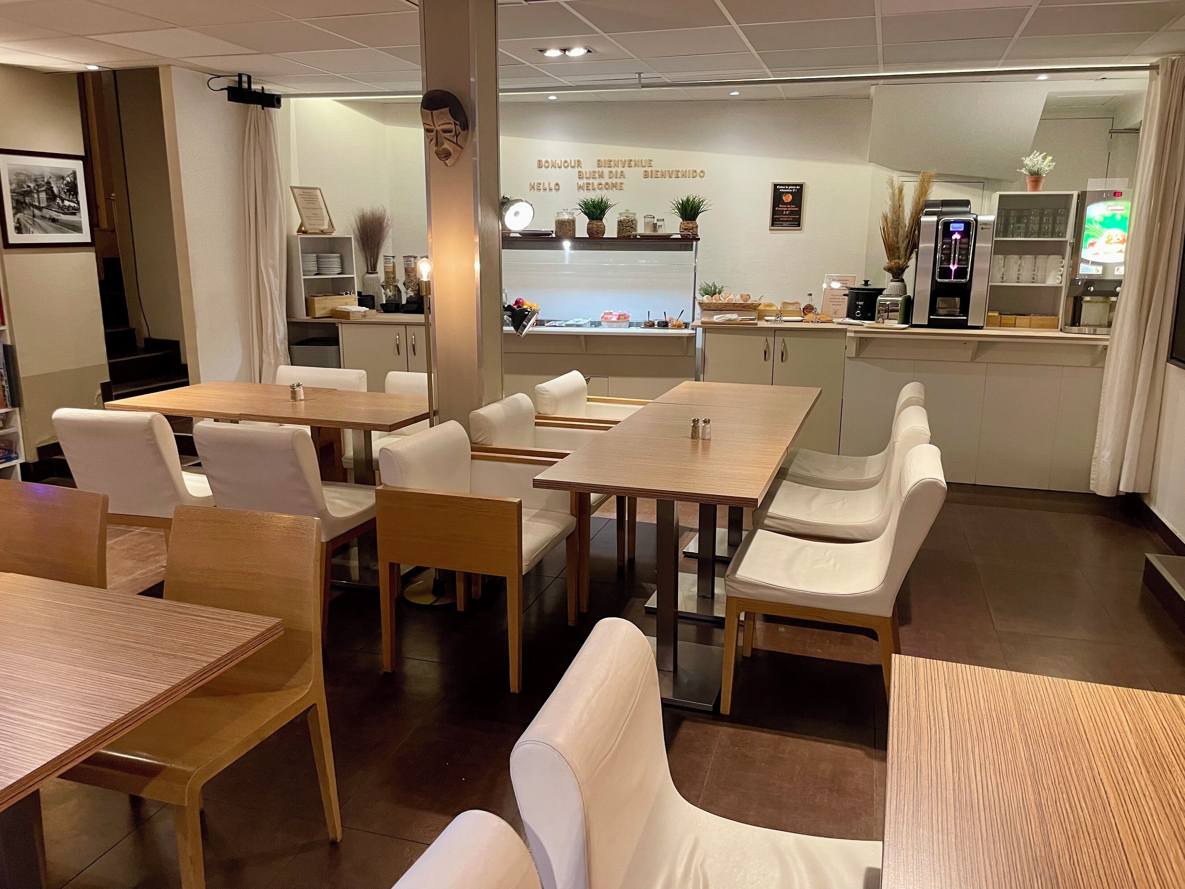 Daily buffet breakfast (EUR 8.90 per person)