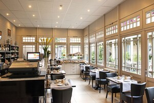 Daily buffet breakfast (EUR 20 per person)