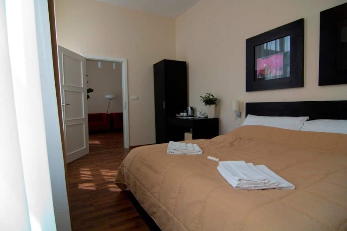 Ropa de cama hipoalergénica y minibar