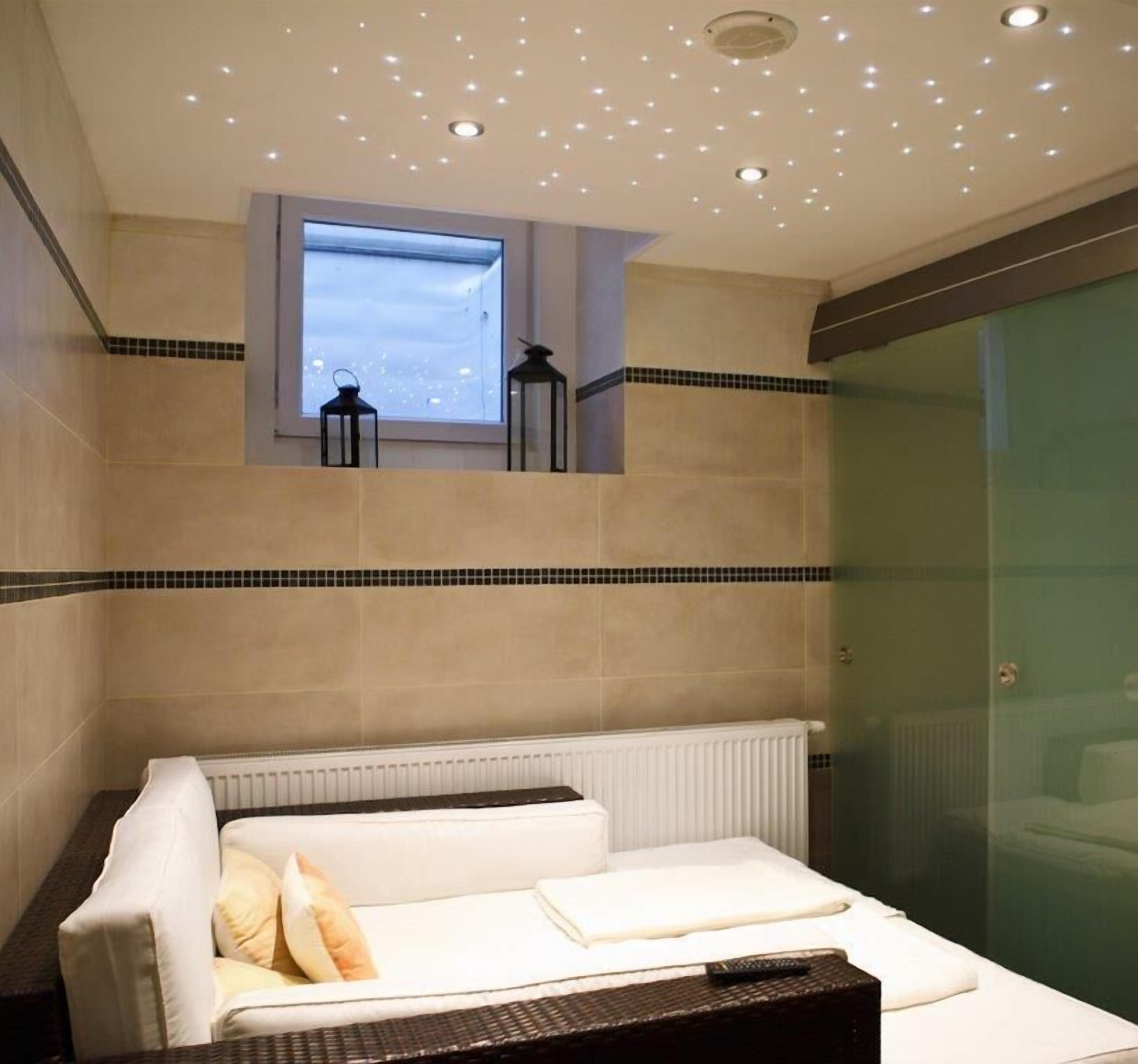 Hot stone massages, sports massages, 1 treatment room