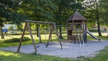Área de juegos infantiles al aire libre