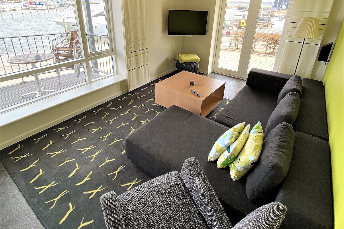 32-inch tv with digital channels