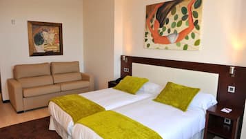 Minibar, caja fuerte, escritorio y sistema de insonorización