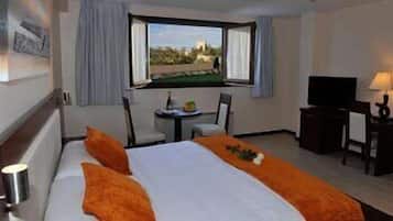Quarto casal premium | Frigobar, cofres nos quartos, escrivaninha, quartos à prova de som