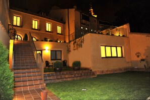 Façade de l’hébergement - soirée/nuit