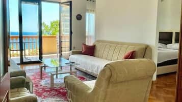 Comfort Apartment, 2 Bedrooms, Sea View | Pillowtop beds, desk, iron/ironing board, free WiFi