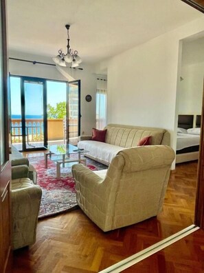 Comfort Apartment, 2 Bedrooms, Sea View | Pillowtop beds, desk, iron/ironing board, free WiFi