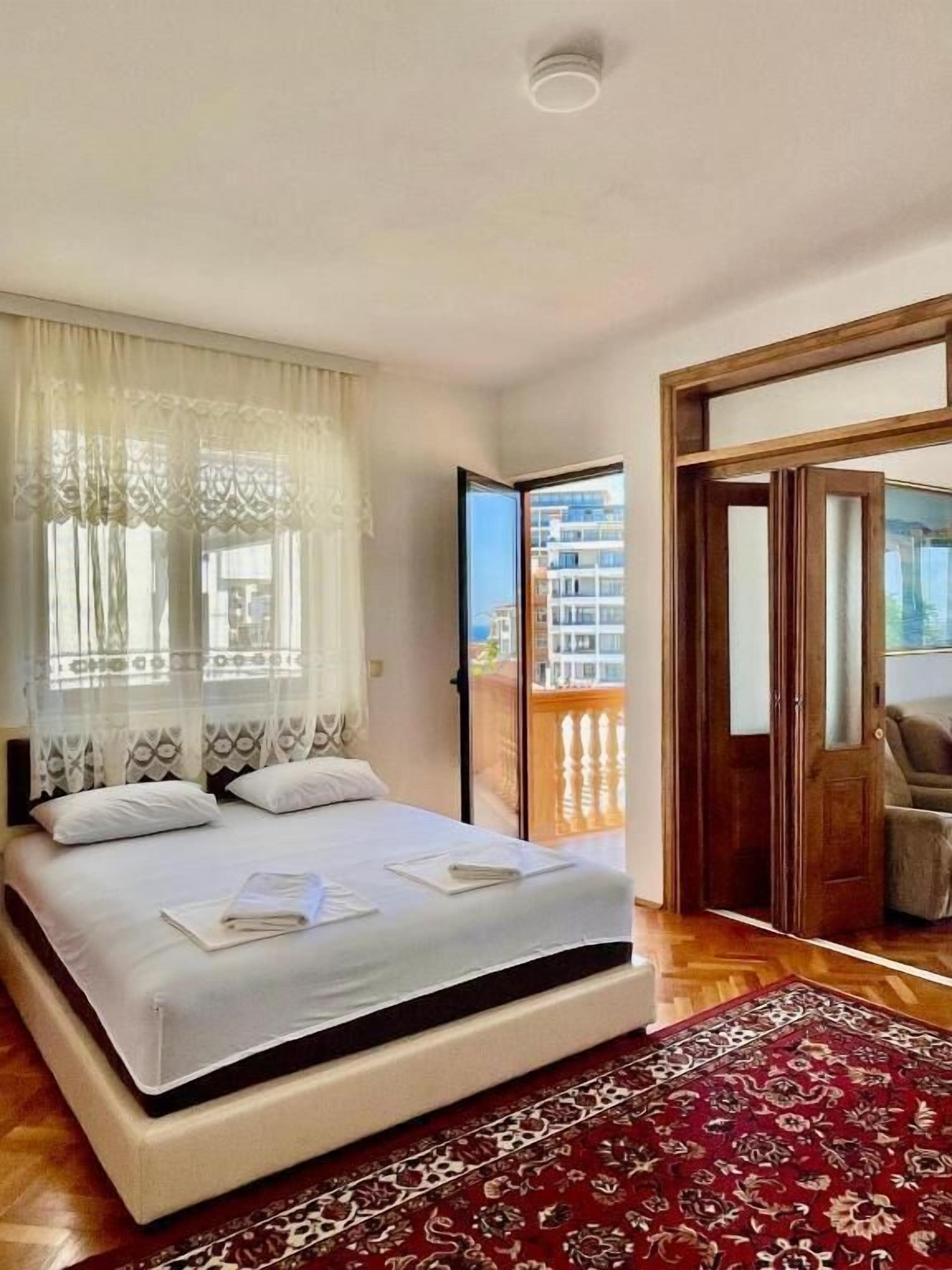 Apartamento conforto, 2 quartos, vista para o mar | Camas com colchões pillow-top, escrivaninha