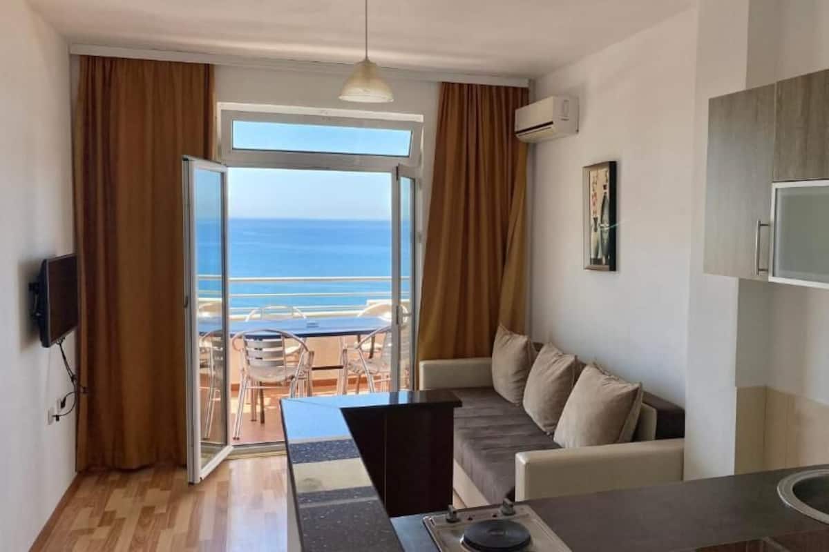 شقة بريميير - غرفة نوم واحدة - لغير المدخنين - منظر للشاطئ | منطقة المعيشة | تلفزيون