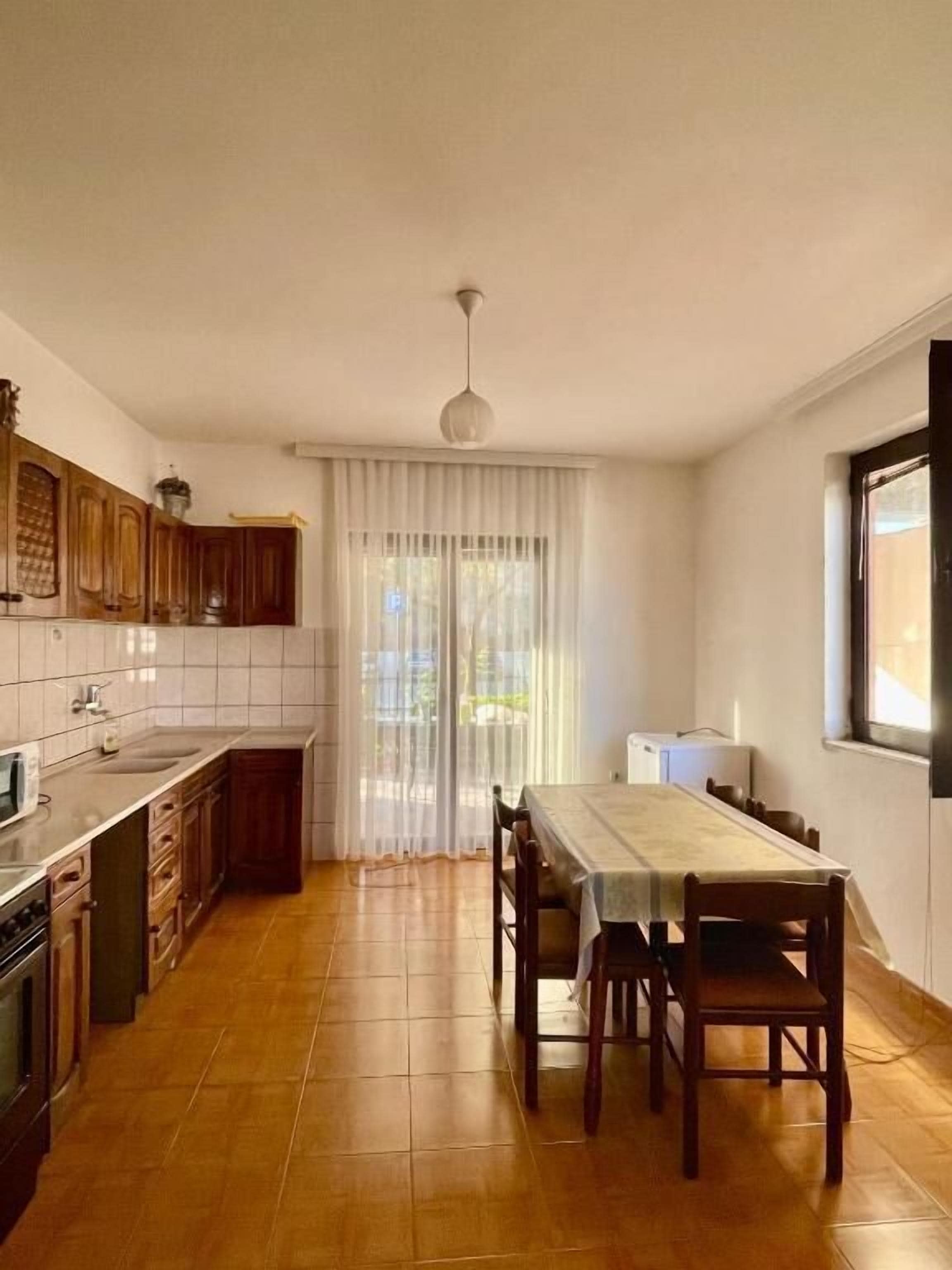 Apartamento conforto, 2 quartos, vista para o mar | Cozinha privada | Geladeira