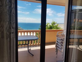 Comfort Apartment, 2 Bedrooms, Sea View | Pillowtop beds, desk, iron/ironing board, free WiFi