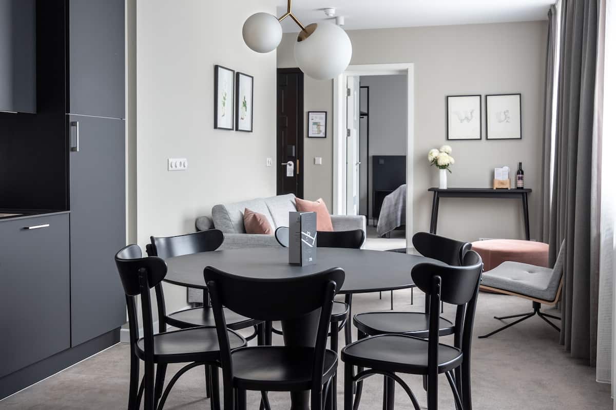 Apartment, 2 Bedrooms, 2 Bathrooms | In-room dining