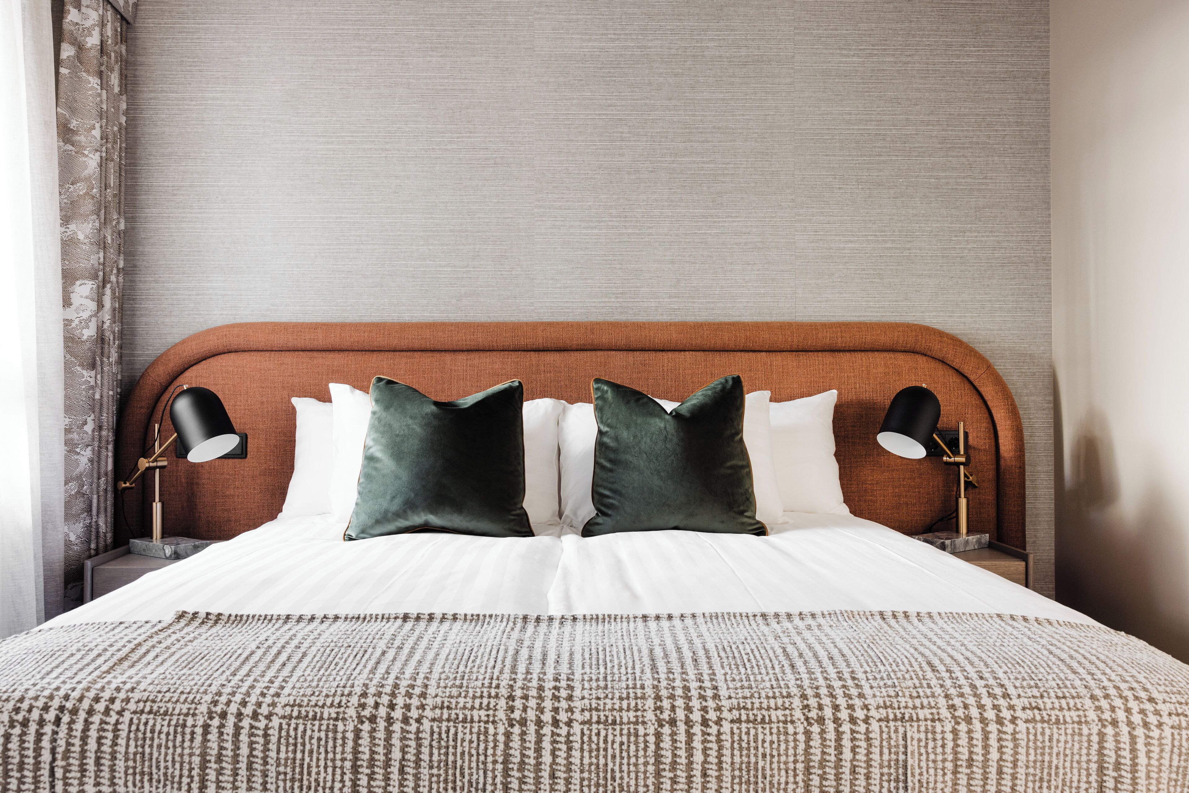 Suite | Hypo-allergenic bedding, down duvets, pillow-top beds, in-room safe