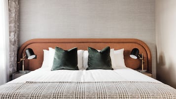 Suite | Hypo-allergenic bedding, down duvets, pillow-top beds, in-room safe