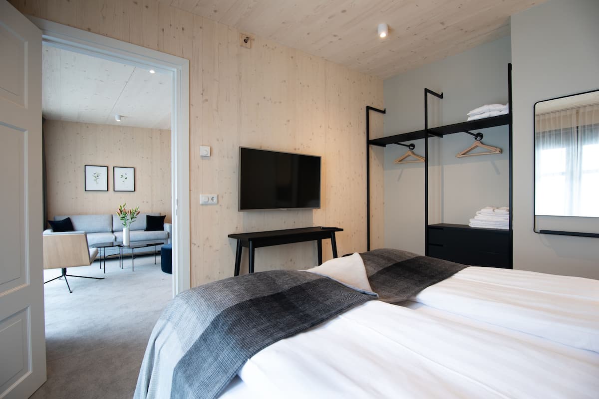 Family Suite | 1 bedroom, hypo-allergenic bedding, down duvets, pillow-top beds