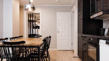 Apartment, 3 Bedrooms | Private kitchen | Fridge, microwave, stovetop, espresso maker