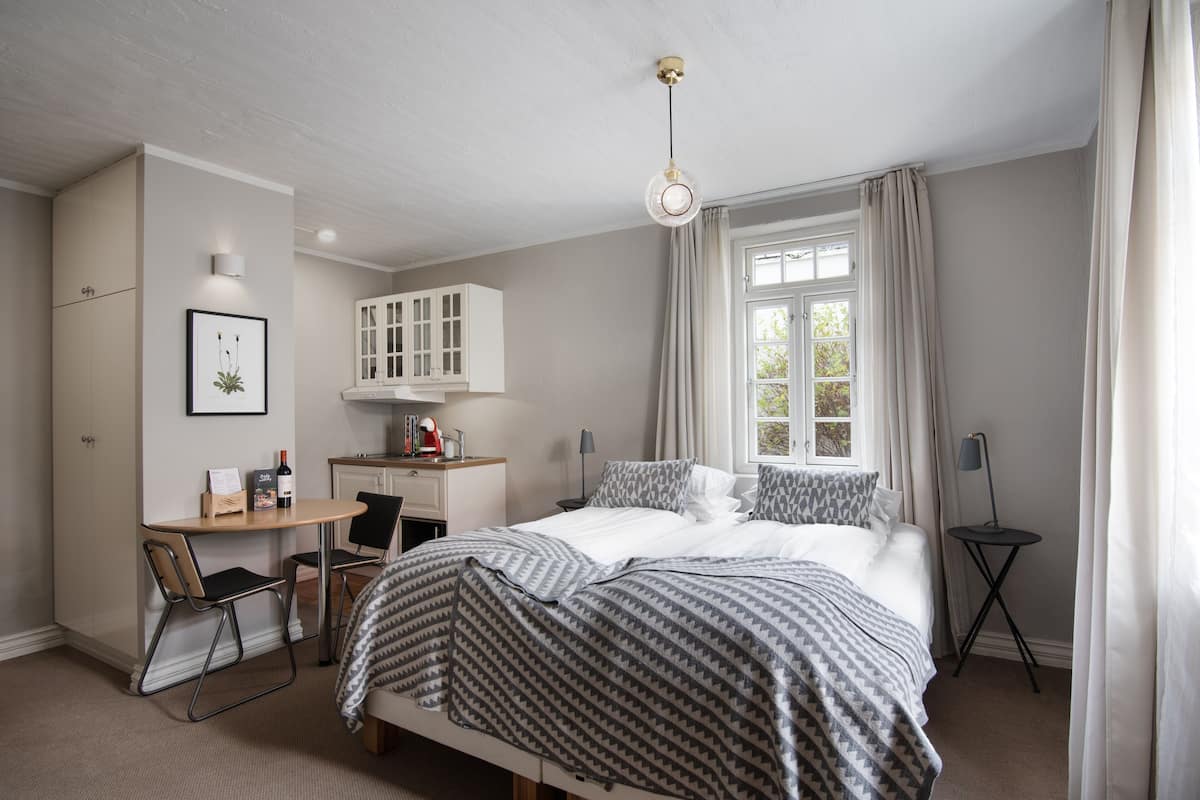 Economy-Studio | 1 Schlafzimmer, Allergikerbettwaren, Daunenbettdecken, Pillowtop-Betten