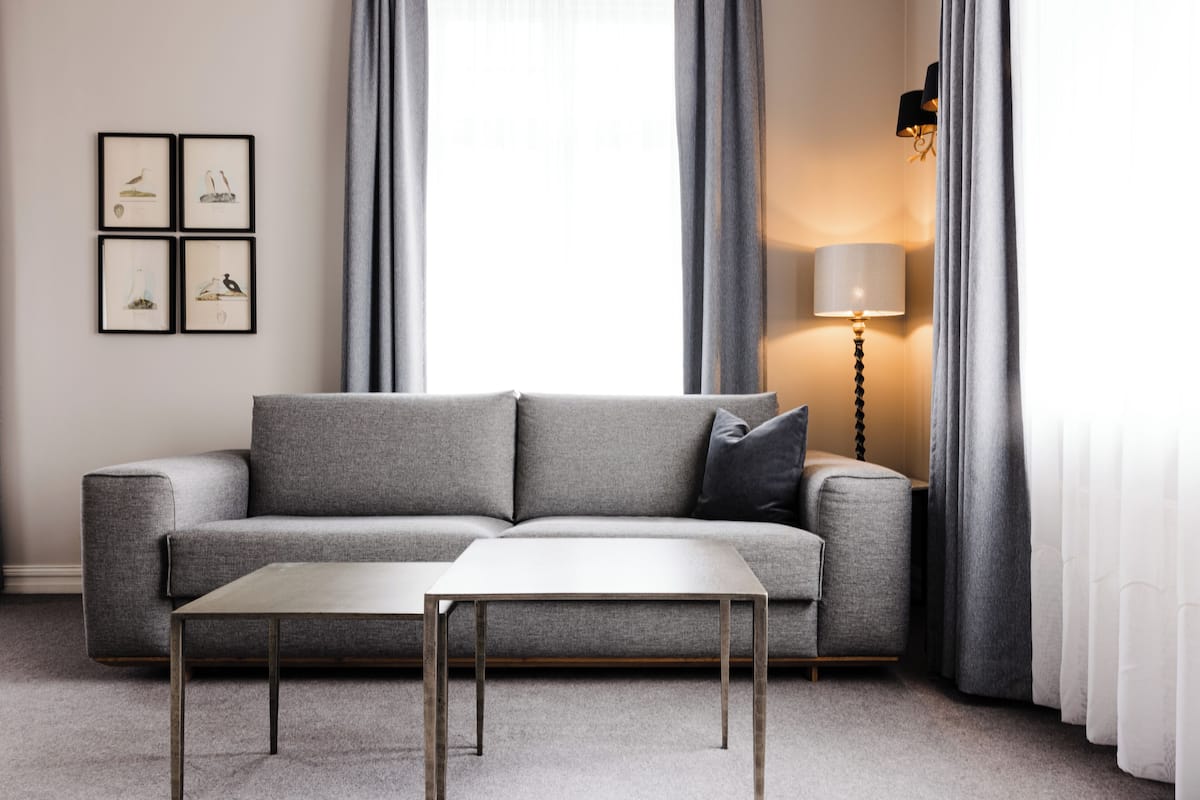 Royal Suite | Ruang tamu | 40 inci televisyen LED dengan satelit, TV