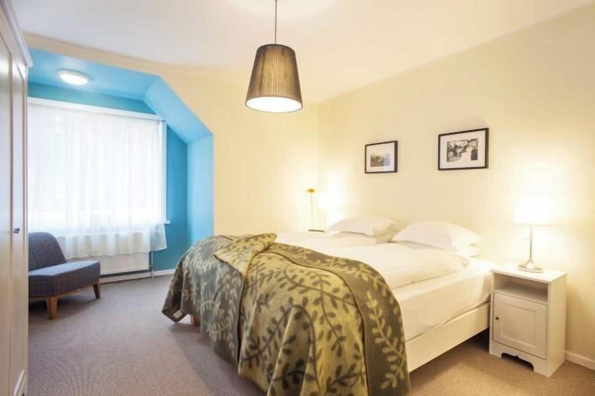 1 bedroom, hypo-allergenic bedding, down duvets, pillow-top beds