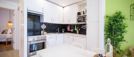 Apartment, 2 Bedrooms | Private kitchen | Fridge