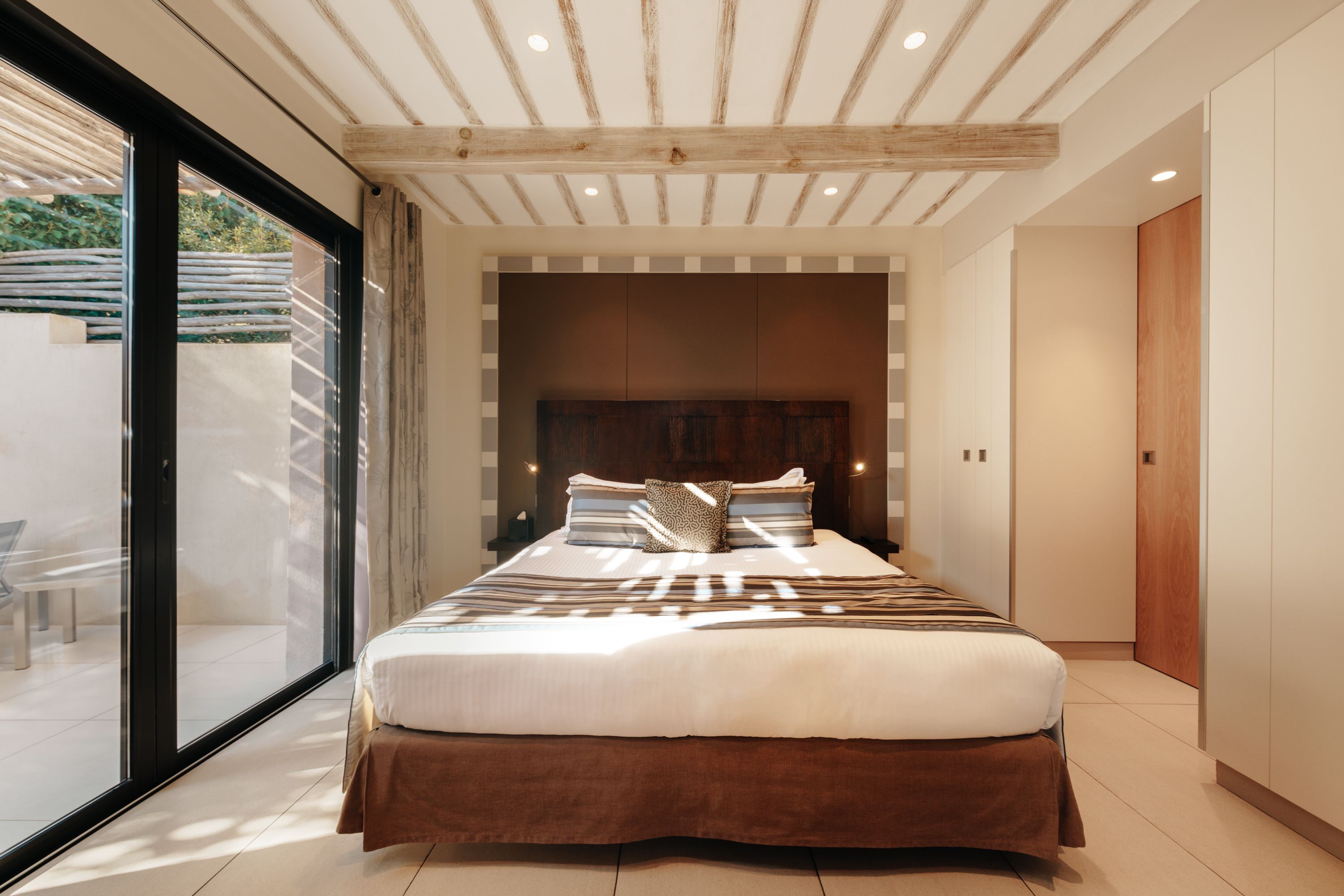 Suite, Sea View (3 people) | Minibar, in-room safe, desk, soundproofing