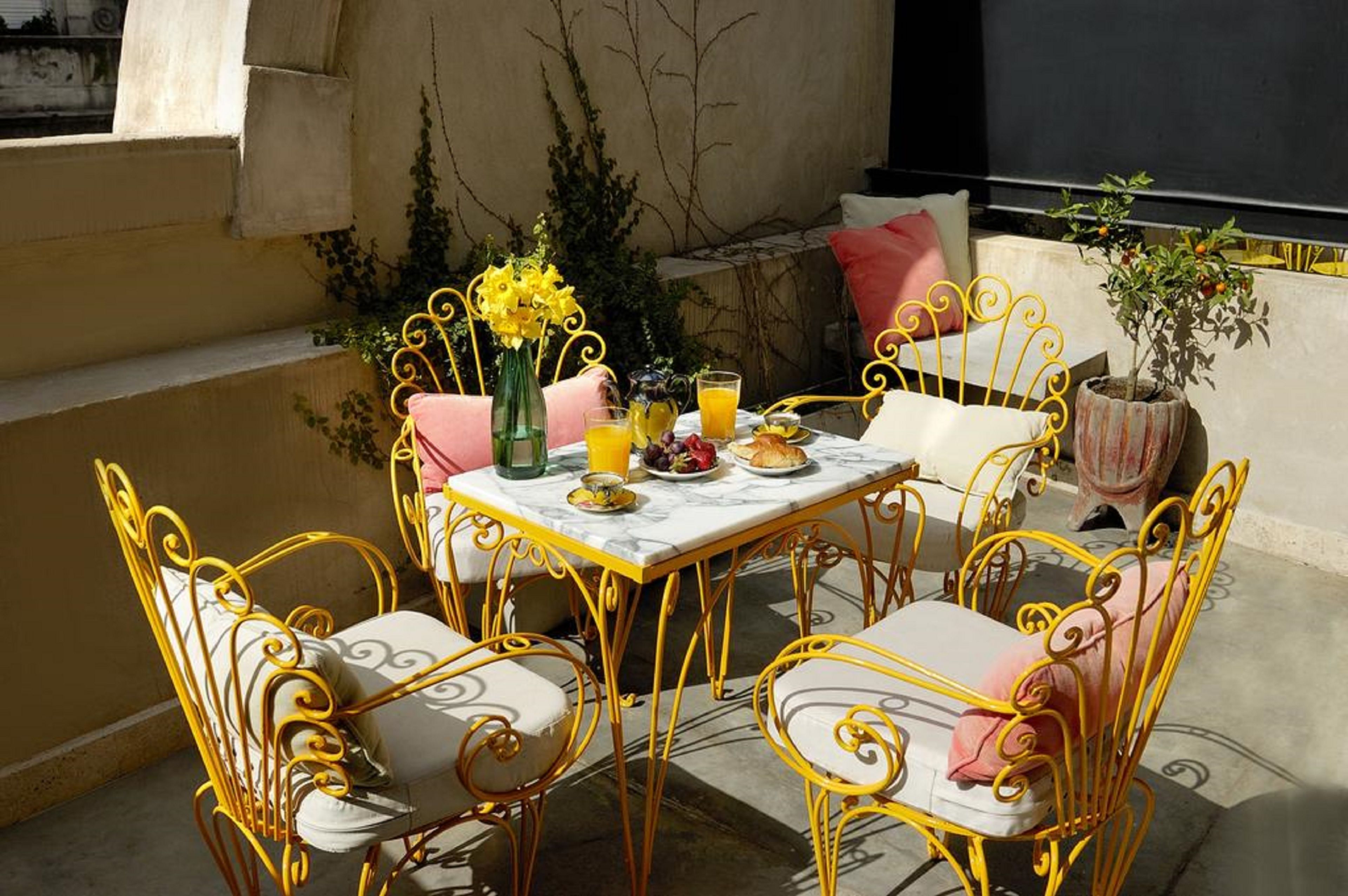 Photo - Poetry Building Recoleta