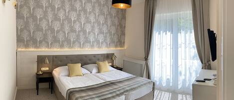 1 bedroom, in-room safe, desk, blackout curtains