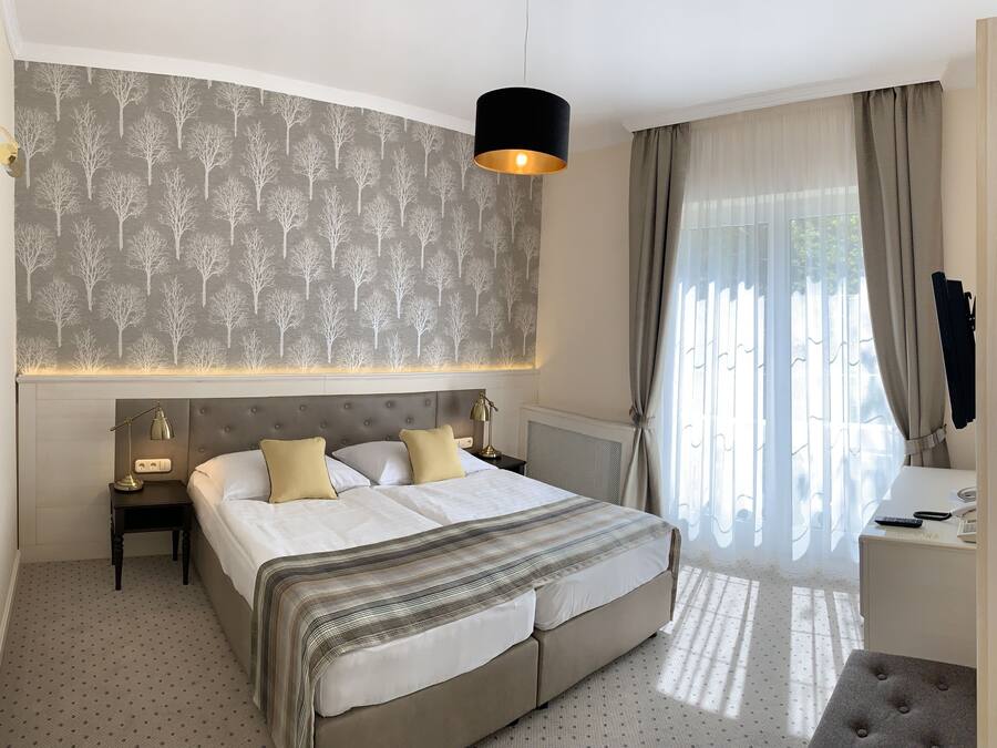 In-room safe, desk, blackout drapes, free WiFi