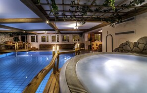Indoor spa tub