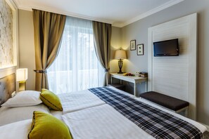 Suite (Apartment) | 1 bedroom, in-room safe, desk, blackout drapes