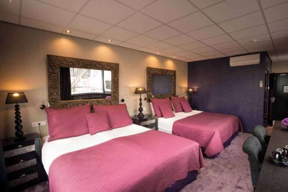Ropa de cama de alta calidad y minibar 