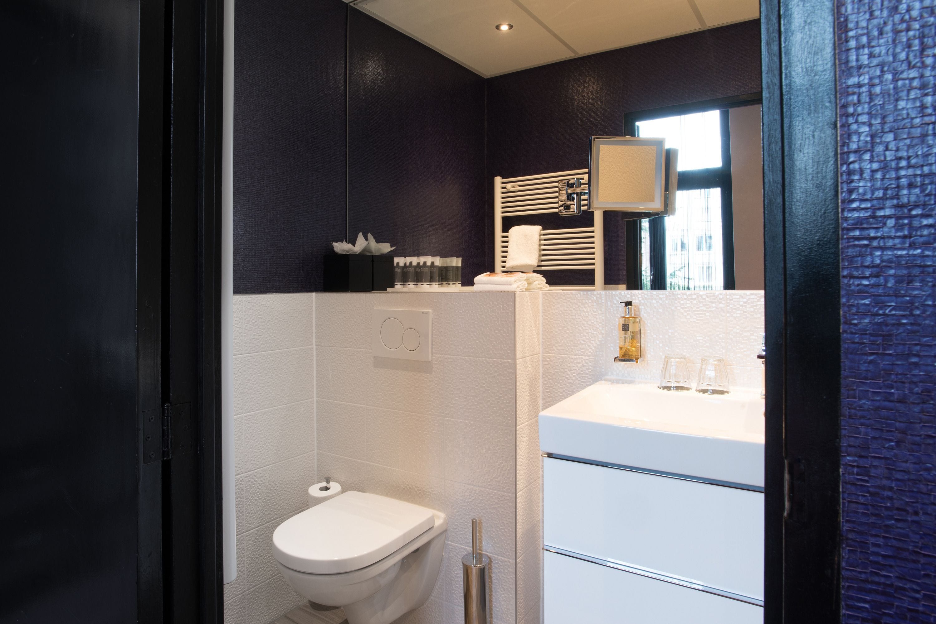 standard double room | bathroom | free toiletries, hair dryer, towels, soap