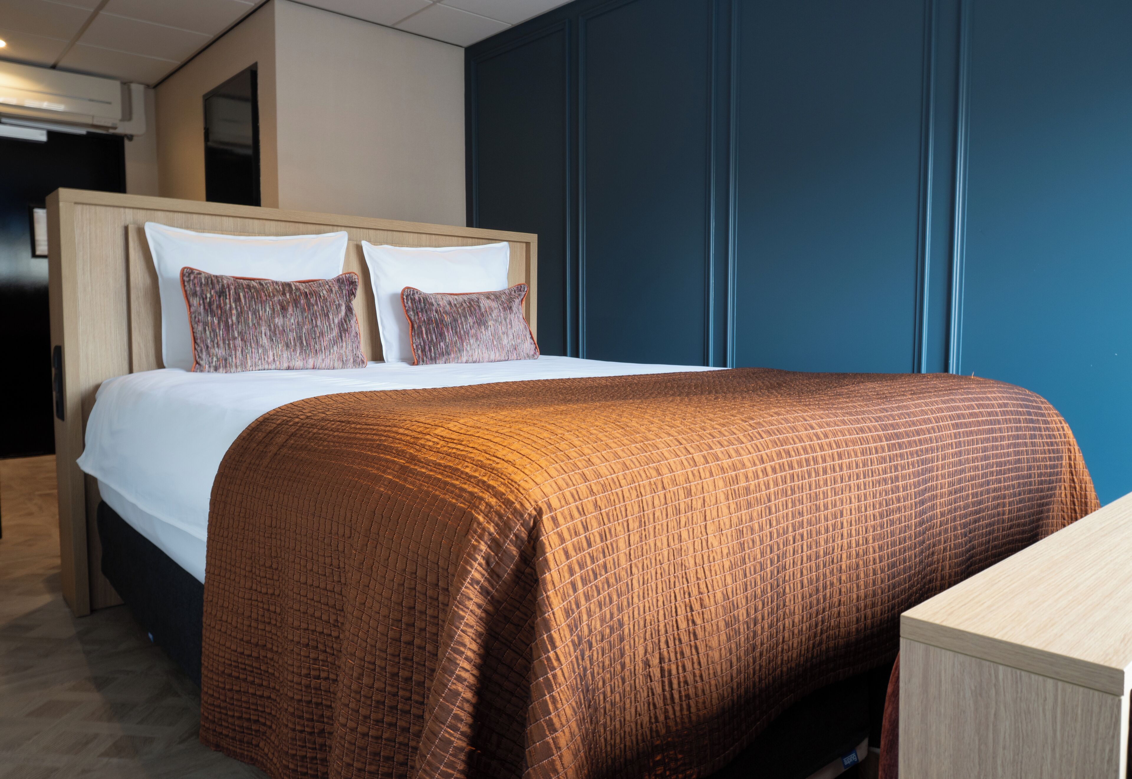 Chambre Économique, 1 grand lit | Literie de qualité supérieure, minibar, coffres-forts dans les chambres