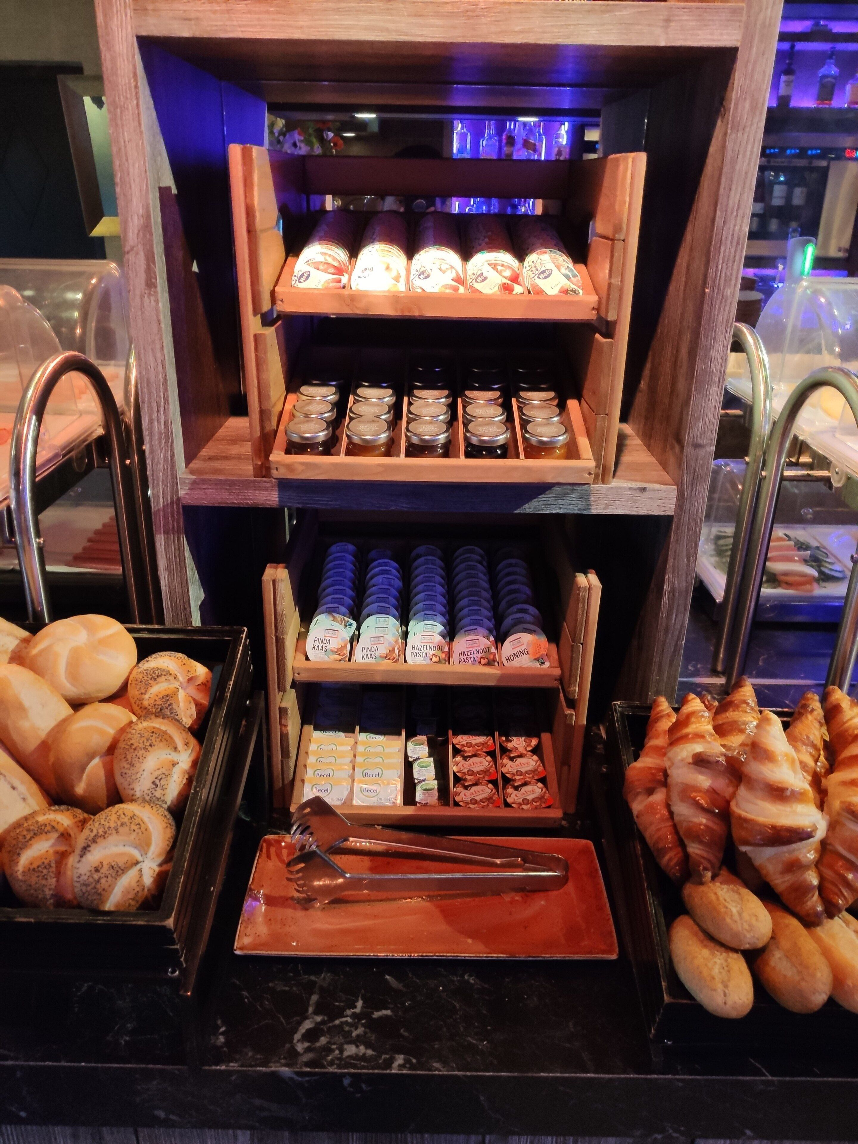 Dagelijks ontbijtbuffet (EUR 17 per persoon)