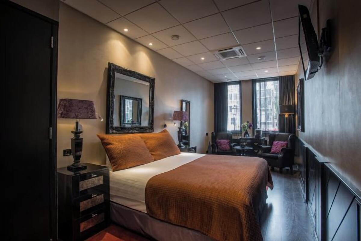 Ropa de cama de alta calidad y minibar 