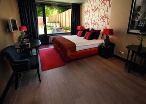 Ropa de cama de alta calidad y minibar 