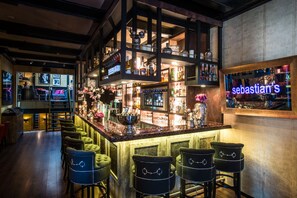 42-inch LCD TV with digital channels, TV - Hotel Sebastian's (Amsterdam)