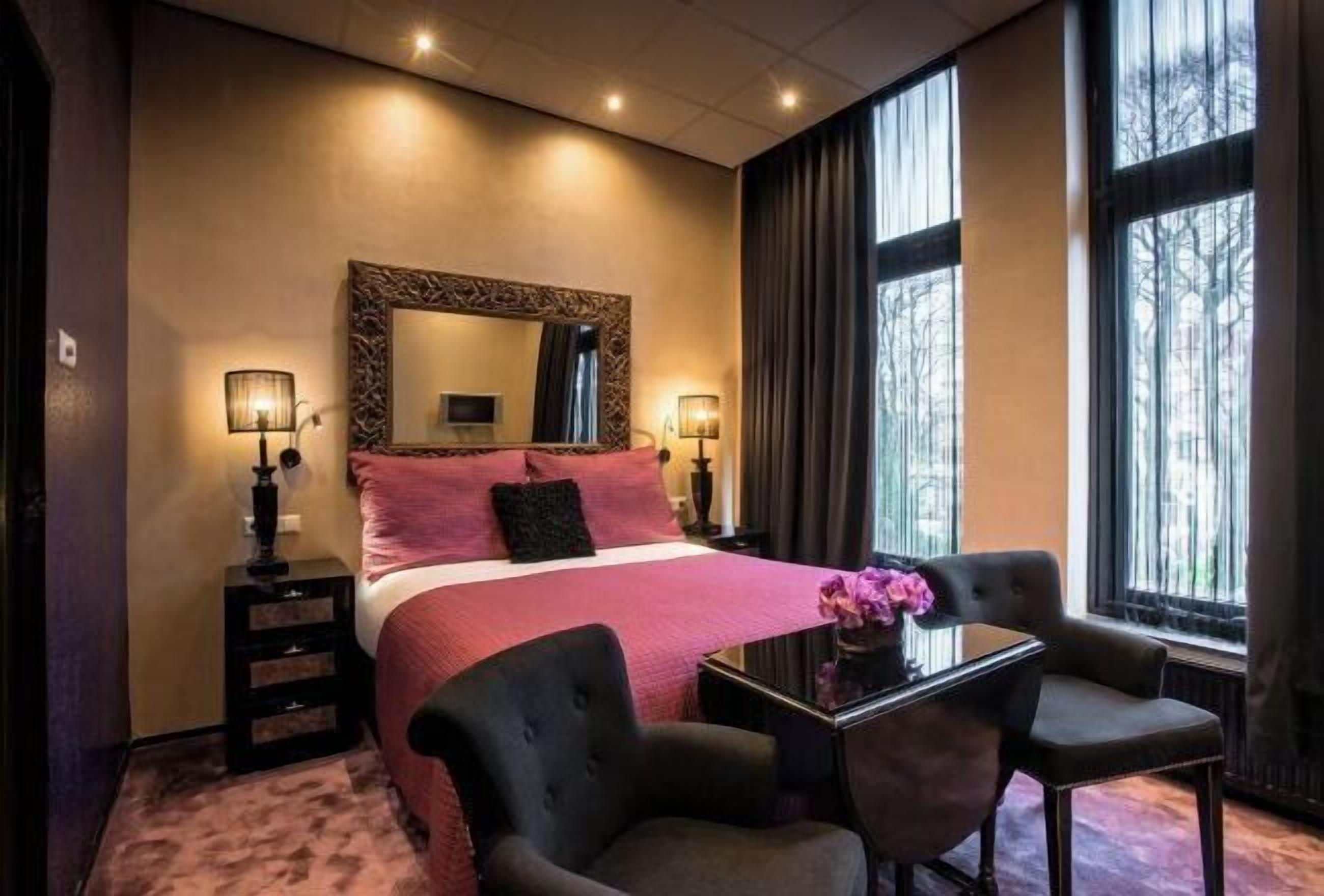 Premium bedding, minibar, in-room safe, blackout drapes