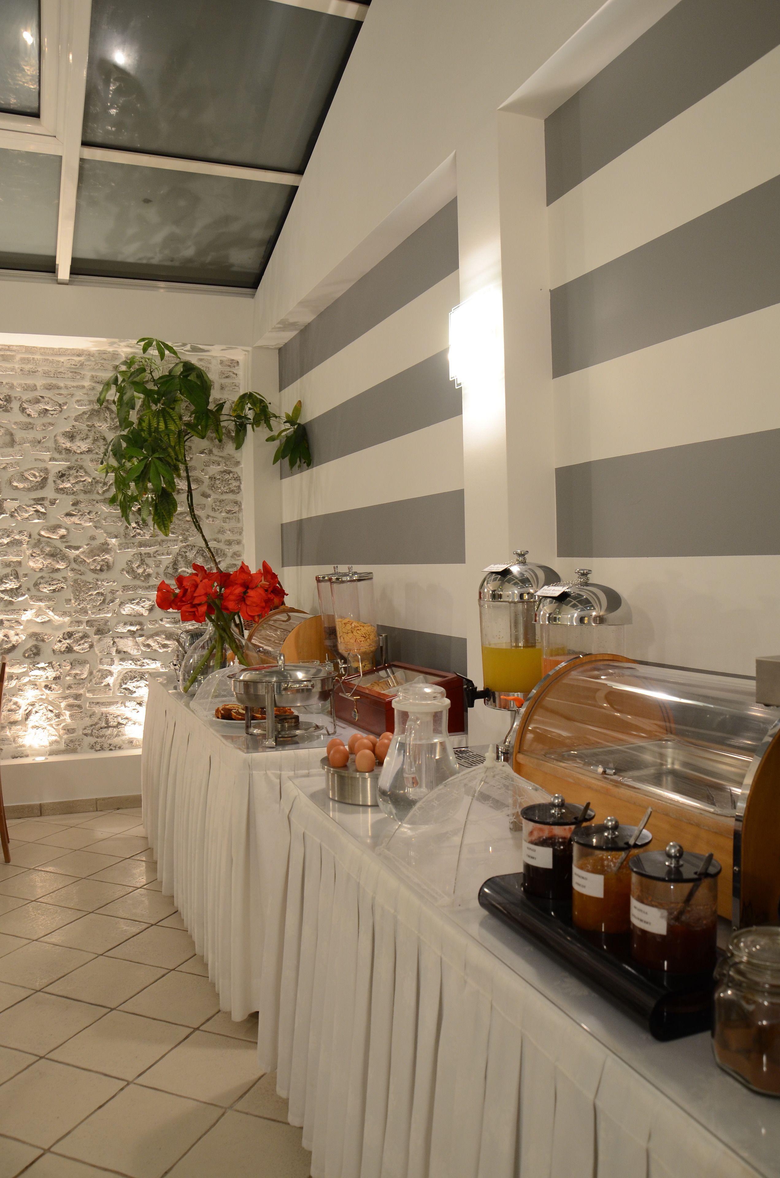 daily buffet breakfast for a fee